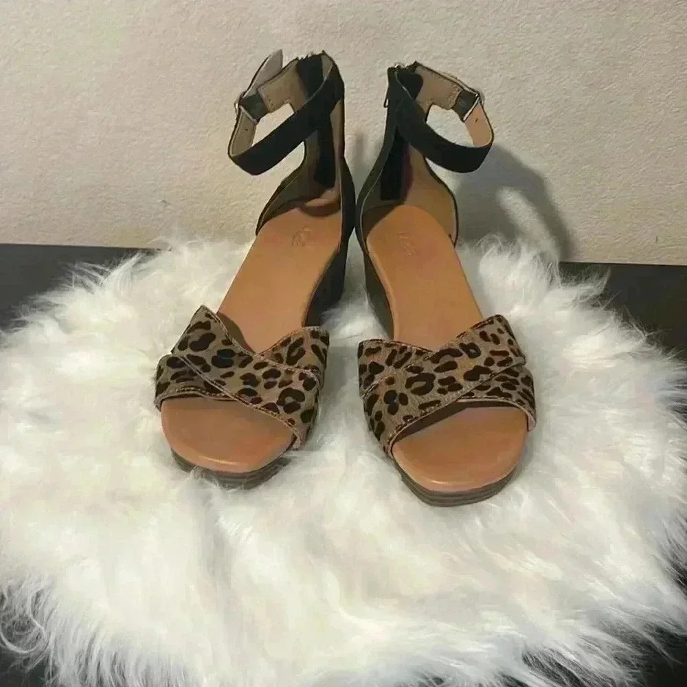 UGG Eugenia Leopard - Picture 2 of 8